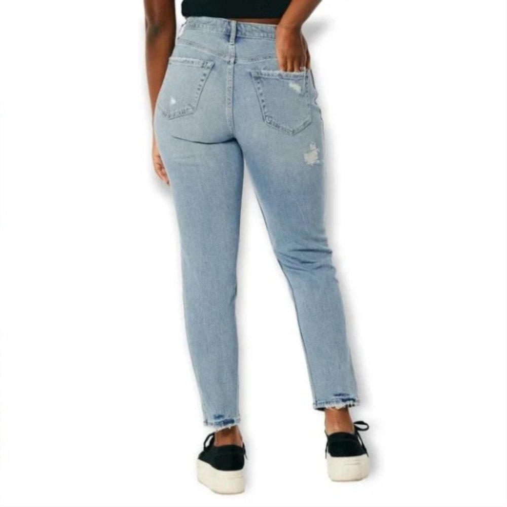 NEW Hollister Curvy High-Rise Ankle Mom Jean in Medium Wash - Picture 7 of 10